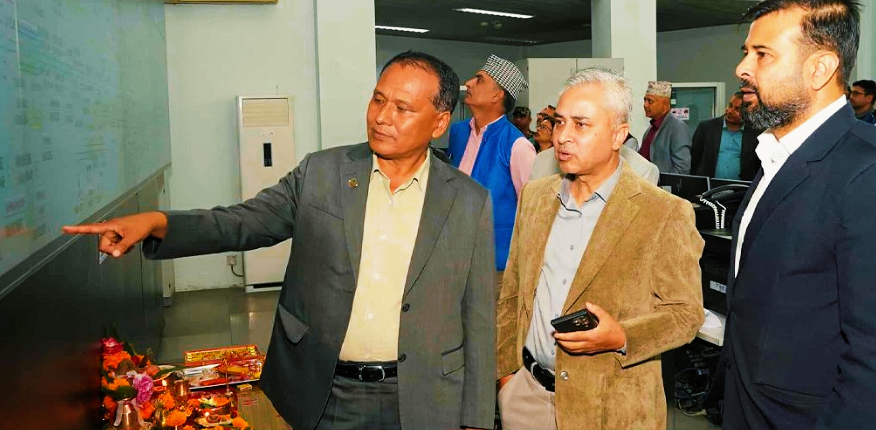 लक्ष्मीपूजाको दिन बिजुली व्यवस्थापनको जानकारी लिन फिल्डमै खटिए कुलमान
